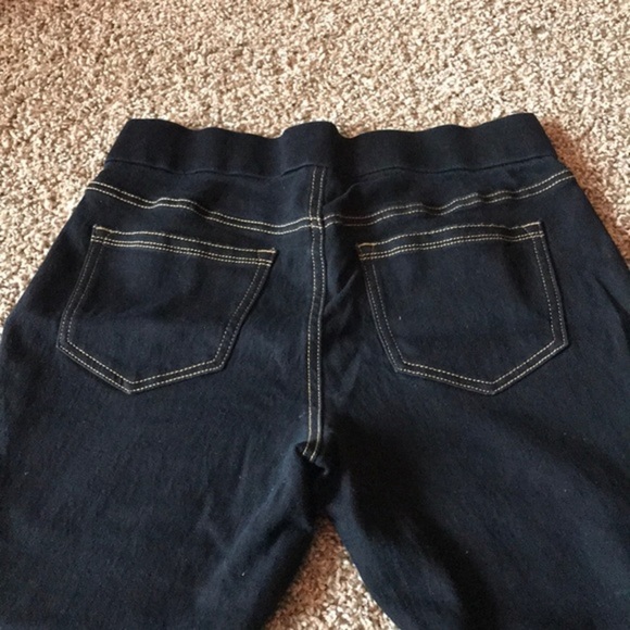 L.E.I. Black Jegging Jeans, Back pockets - Picture 5 of 5